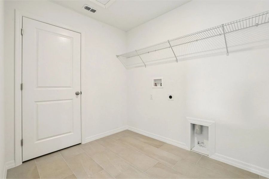 Spacious, unfurnished interior of a new home in Ardisia Park, New Smyrna Beach (Image 25).