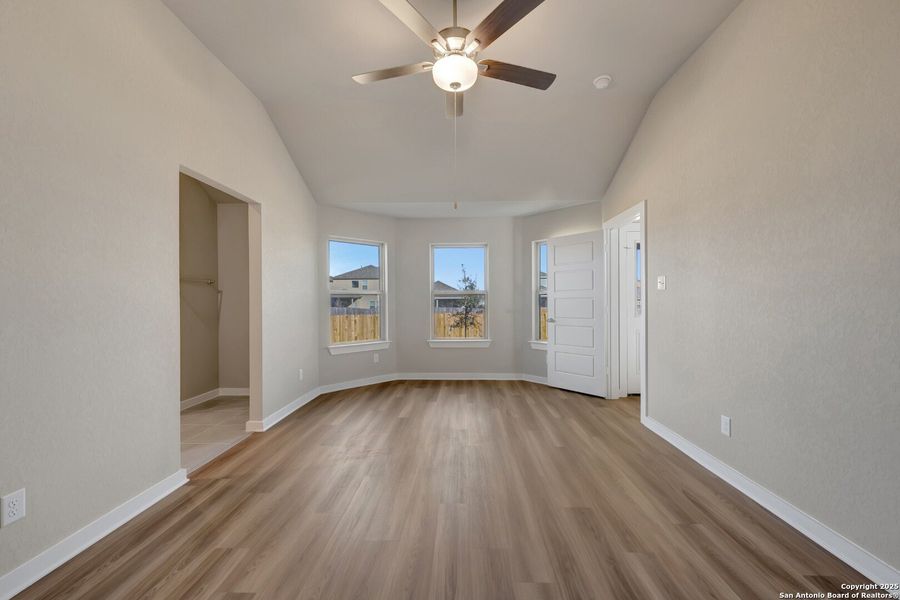 Spacious, unfurnished interior of a new home in Winding Brook, San Antonio (Image 33).