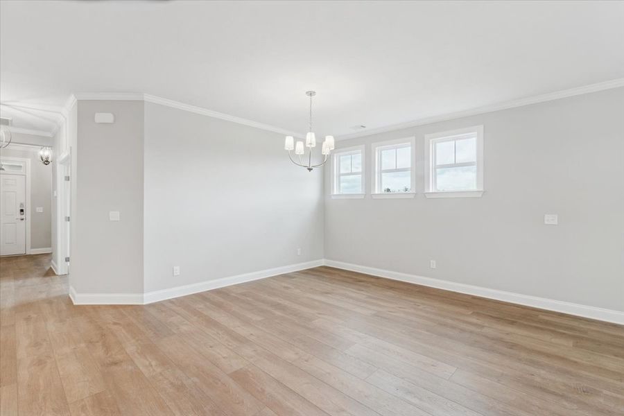 Spacious, unfurnished interior of a new home in Sinclair at Crawford Creek, Grovetown (Image 24).