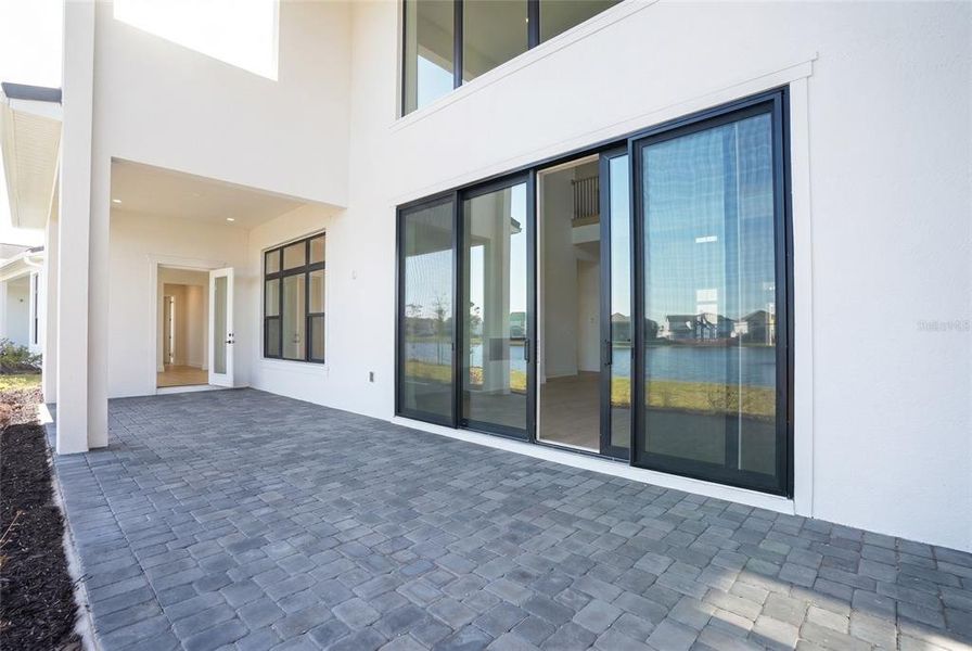 Exterior details and patio area of a home in , Orlando (Image 27).