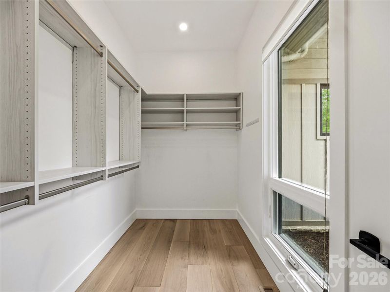 Spacious, unfurnished interior of a new home in , Arden (Image 23).