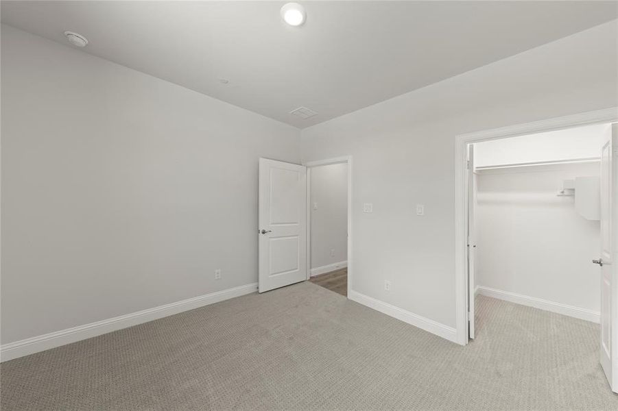Spacious, unfurnished interior of a new home in Woodbridge, Wylie (Image 22).