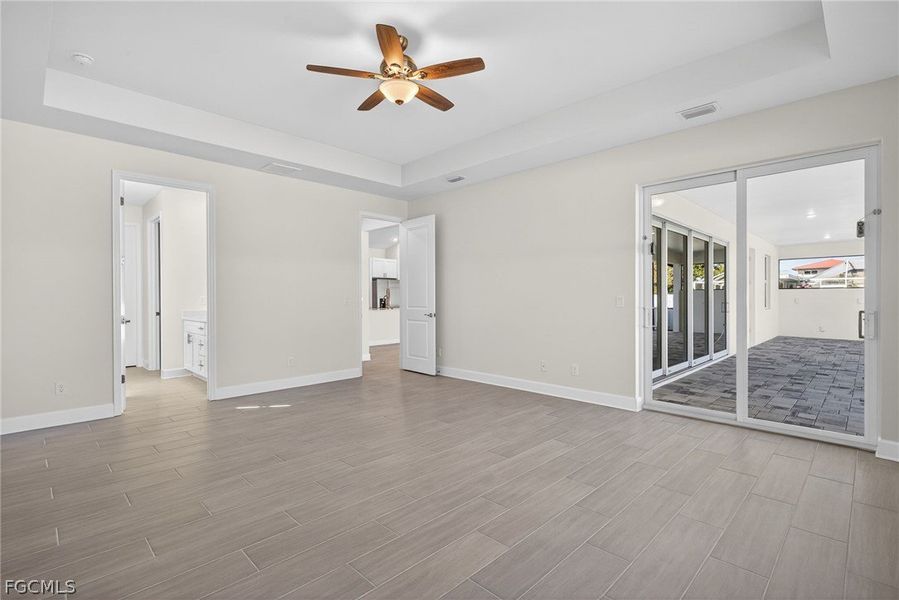 Spacious, unfurnished interior of a new home in Cape Coral, Cape Coral (Image 17).