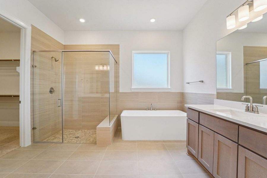 Furnished interior view inside a new home in Meridiana 70', Manvel (Image 14).