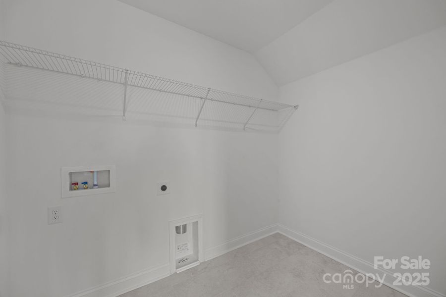 Spacious, unfurnished interior of a new home in Lakeside Glen, York (Image 35).