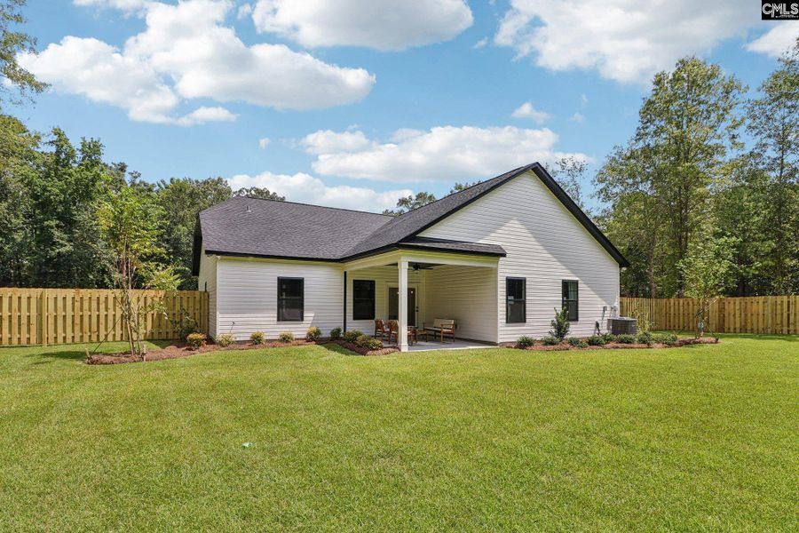 Exterior details and patio area of a home in Raglins Creek, Lugoff (Image 24).