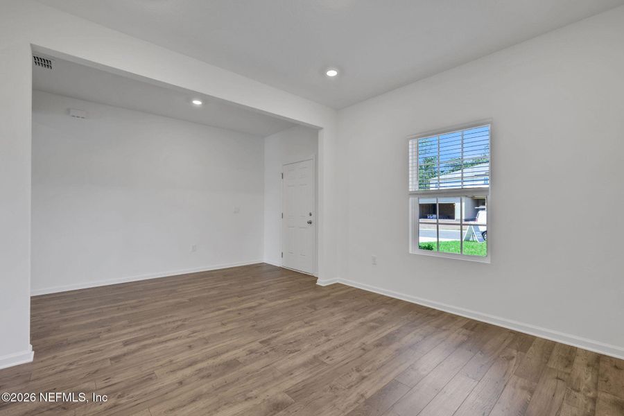 Spacious, unfurnished interior of a new home in Diamond Springs, Jacksonville (Image 29).