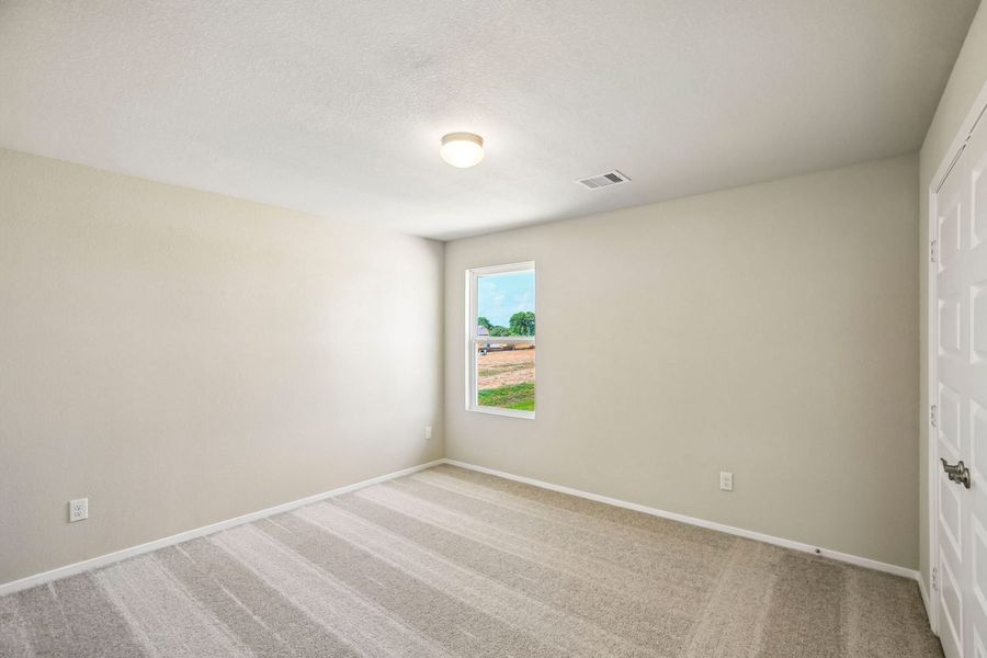 Spacious, unfurnished interior of a new home in Mustang Meadows, Waller (Image 23).
