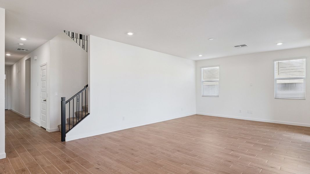 Spacious, unfurnished interior of a new home in Apache Farms, Buckeye (Image 20).