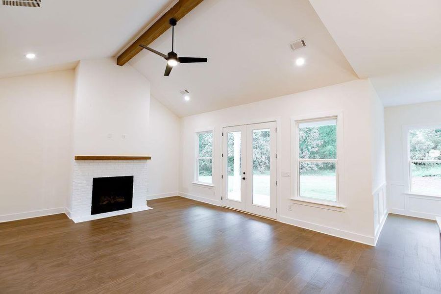 Spacious, unfurnished interior of a new home in , Gainesville (Image 30).