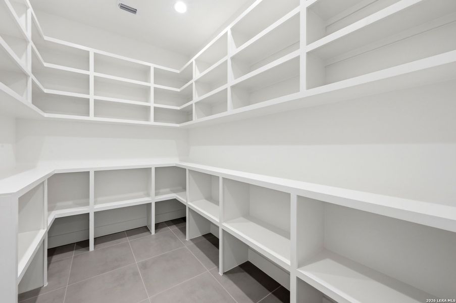 Spacious, unfurnished interior of a new home in , San Antonio (Image 26).