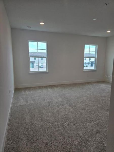 Spacious, unfurnished interior of a new home in Magnolia Reserve, Ocoee (Image 12).
