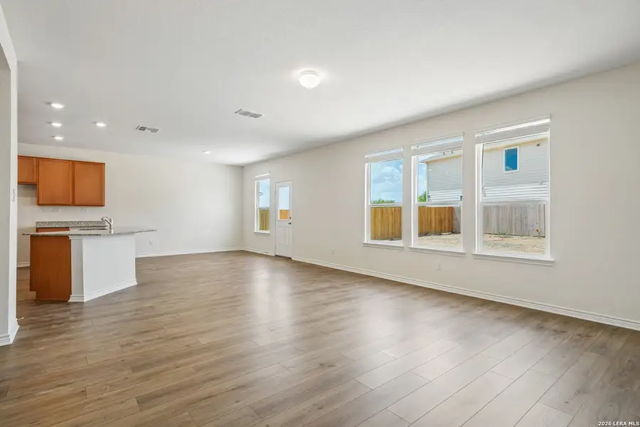 Spacious, unfurnished interior of a new home in , San Antonio (Image 15).