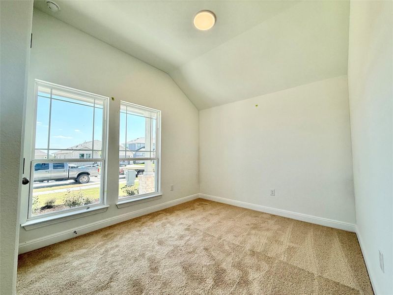 Spacious, unfurnished interior of a new home in Porter Country, Buda (Image 13).