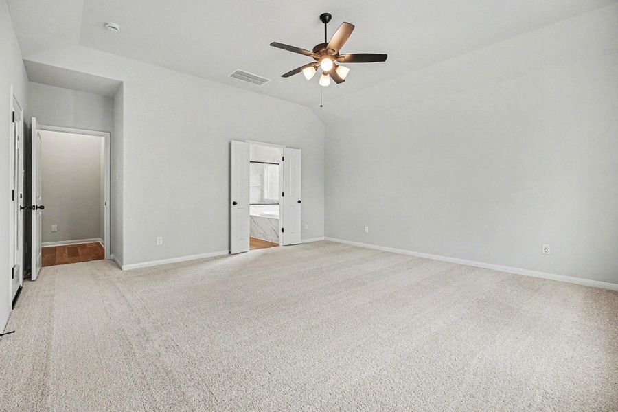 Spacious, unfurnished interior of a new home in Encino Estates, Dayton (Image 24).