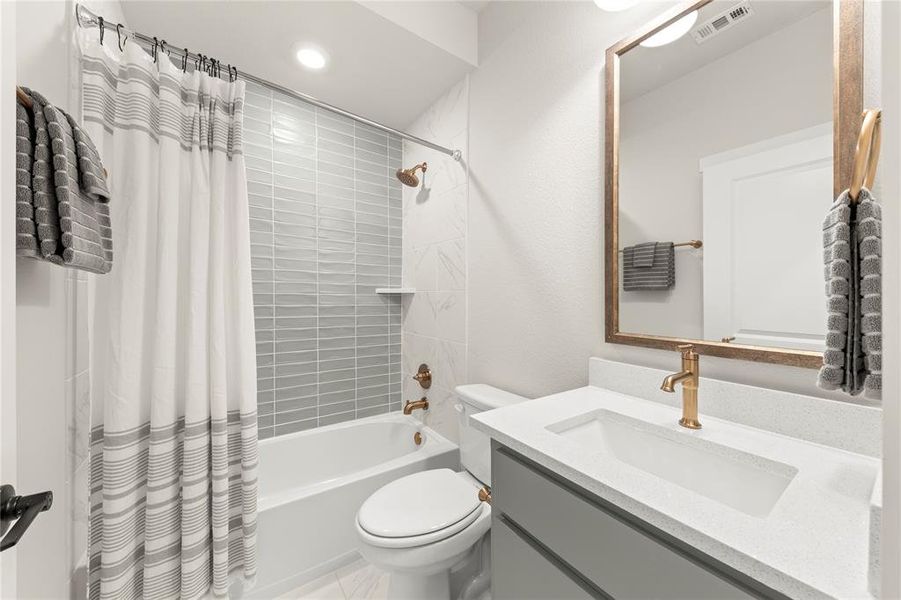 Furnished interior view inside a new home in Cottonwood Creek, Wylie (Image 17).