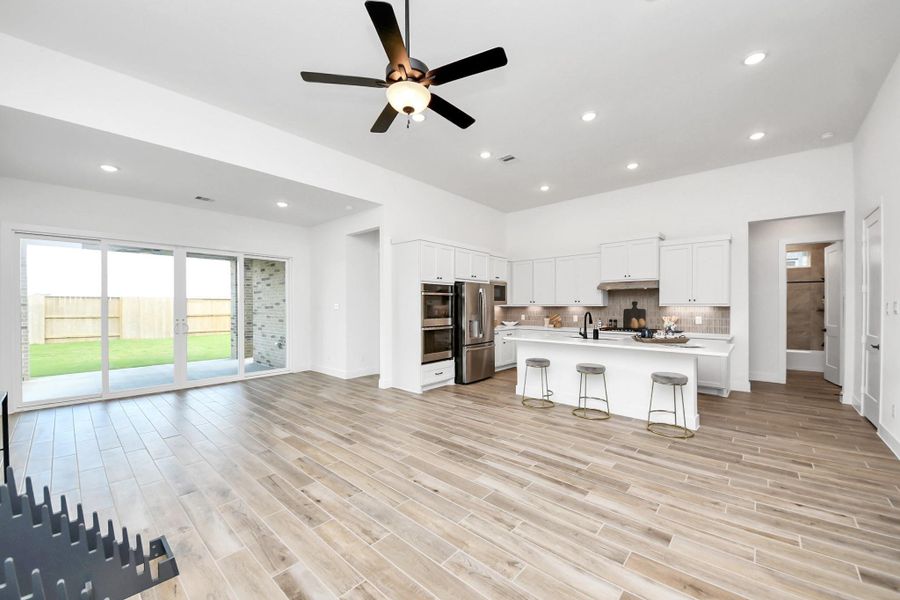 Furnished interior view inside a new home in Meridiana 50's, Manvel (Image 17).
