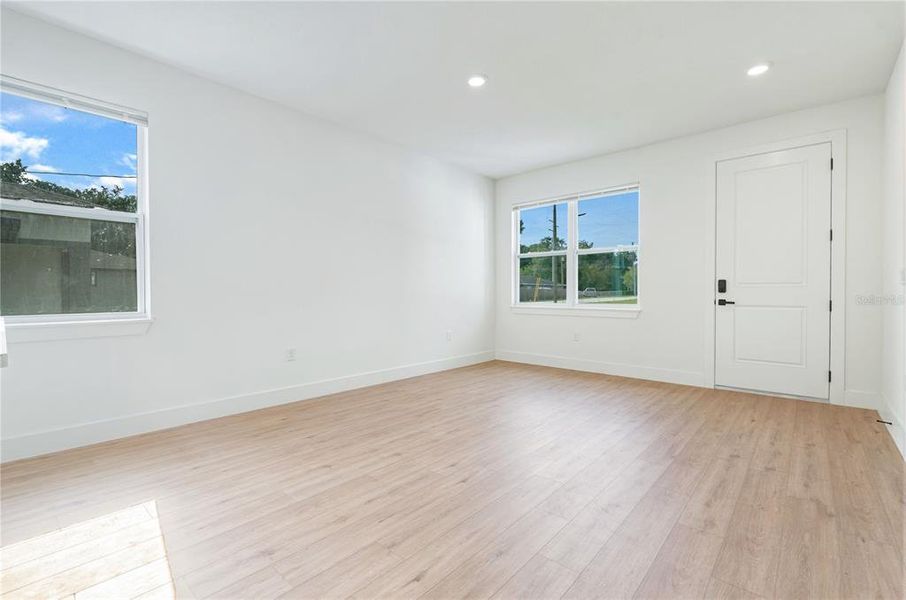 Spacious, unfurnished interior of a new home in , Apopka (Image 17).