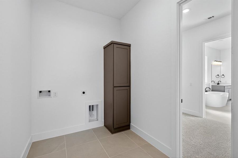 Spacious, unfurnished interior of a new home in Solterra, Mesquite (Image 14). Spacious, unfurnished interior of a new home in Solterra, Mesquite (Image 14).