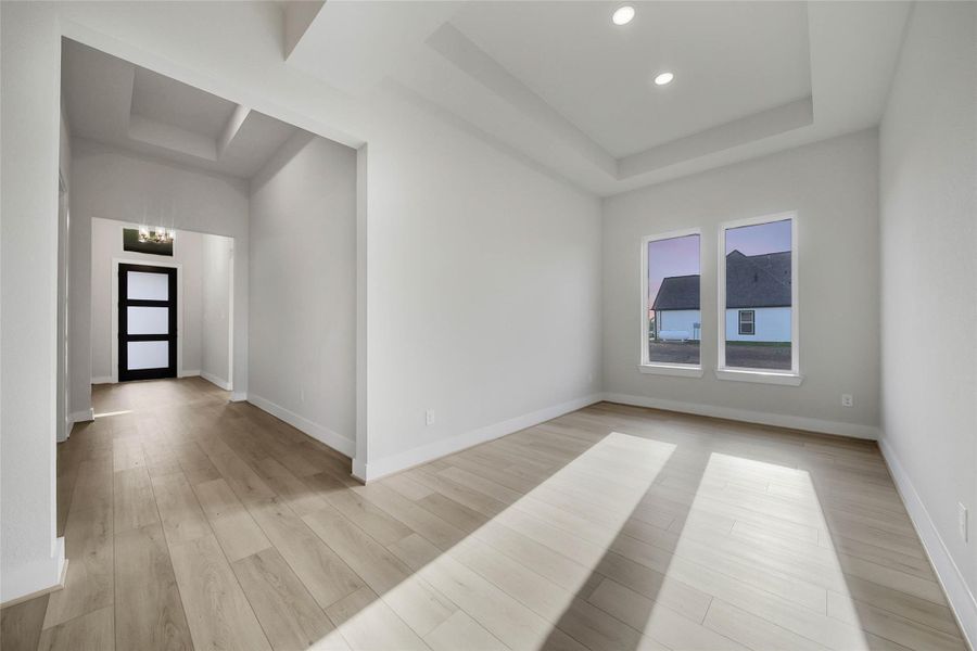 Spacious, unfurnished interior of a new home in Magnolia Bend, Rosharon (Image 30).
