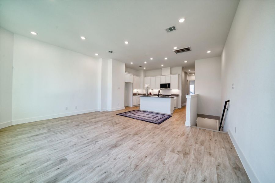 Spacious, unfurnished interior of a new home in , Houston (Image 16).
