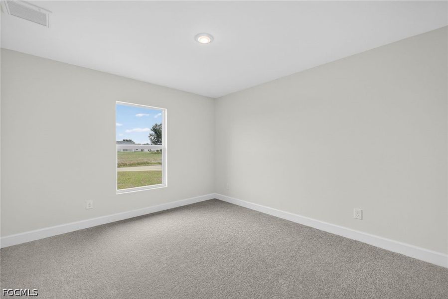 Spacious, unfurnished interior of a new home in Cape Coral, Cape Coral (Image 24).