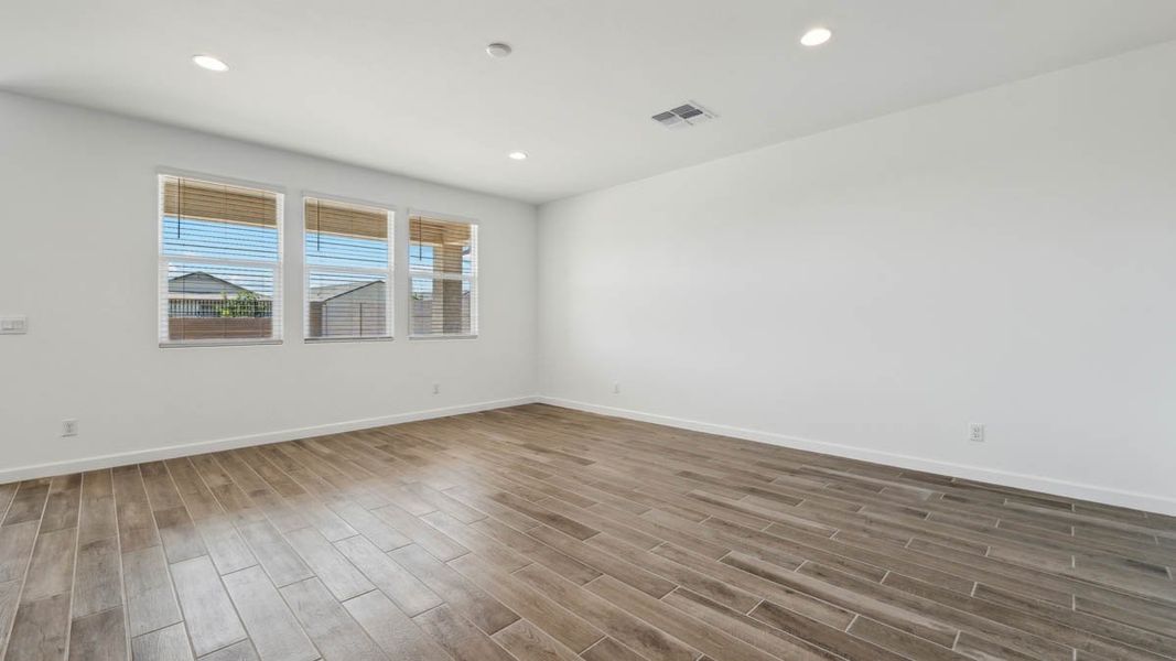 Spacious, unfurnished interior of a new home in Carlton Commons, Casa Grande (Image 13). Spacious, unfurnished interior of a new home in Carlton Commons, Casa Grande (Image 13).