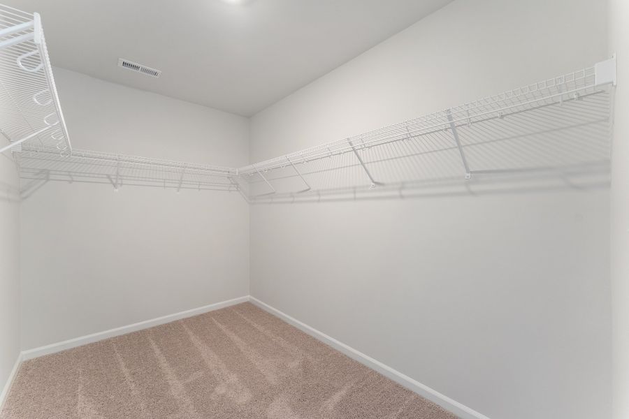 Spacious, unfurnished interior of a new home in Richmond Hill, Inman (Image 25).