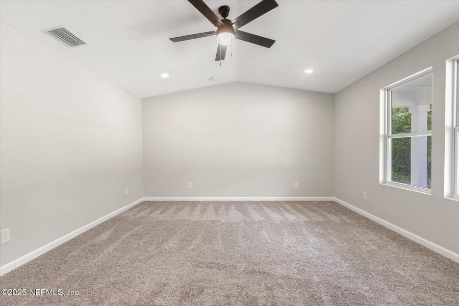 Spacious, unfurnished interior of a new home in , Palatka (Image 24).