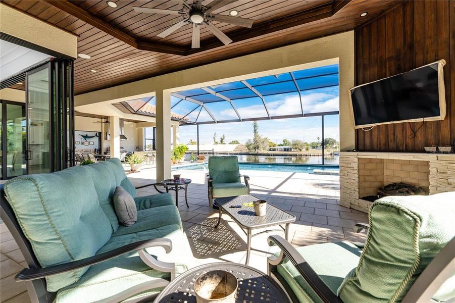 Exterior details and patio area of a home in , Port Charlotte (Image 37).