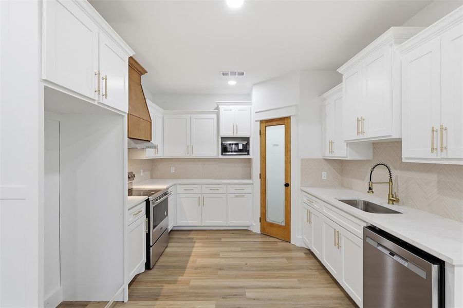 Furnished interior view inside a new home in , Azle (Image 5).