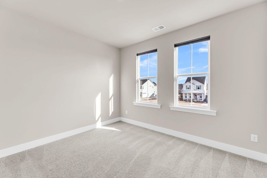 Spacious, unfurnished interior of a new home in Carnes Crossroads, Summerville (Image 16).