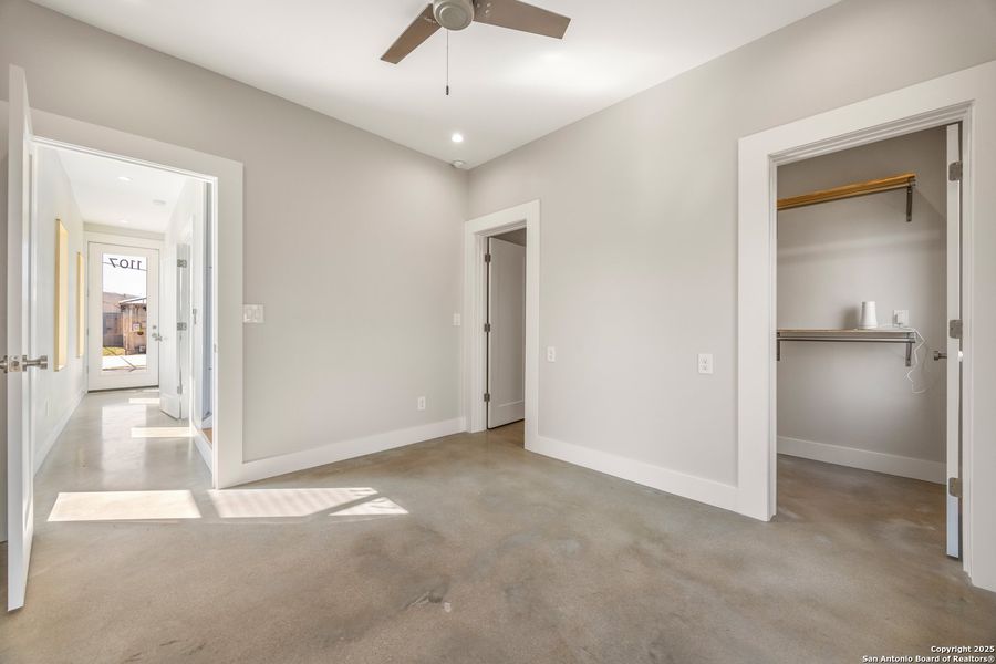 Spacious, unfurnished interior of a new home in , San Antonio (Image 15).