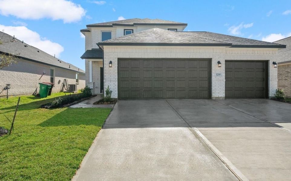 Front exterior of a new home in Rollingbrook Estates, Baytown, TX, highlighting curb appeal (Image 1). Front exterior of a new home in Rollingbrook Estates, Baytown, TX, highlighting curb appeal (Image 1).