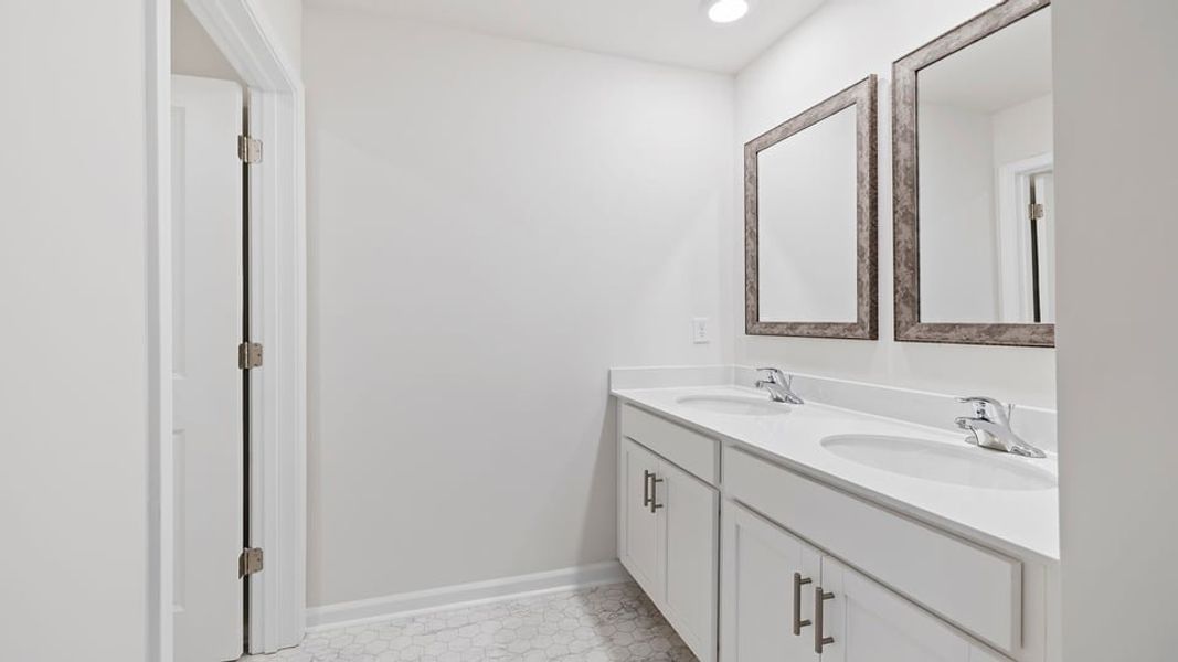 Furnished interior view inside a new home in Hunters Ridge, Woodruff (Image 12).