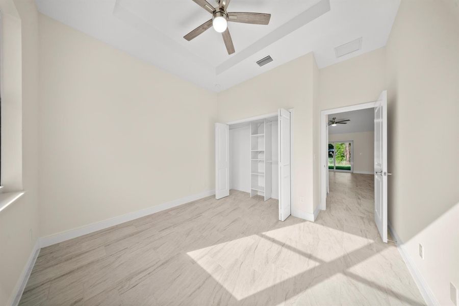 Spacious, unfurnished interior of a new home in , Fort Pierce (Image 23).