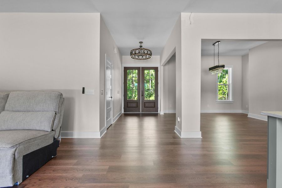 Spacious, unfurnished interior of a new home in , Walterboro (Image 11).