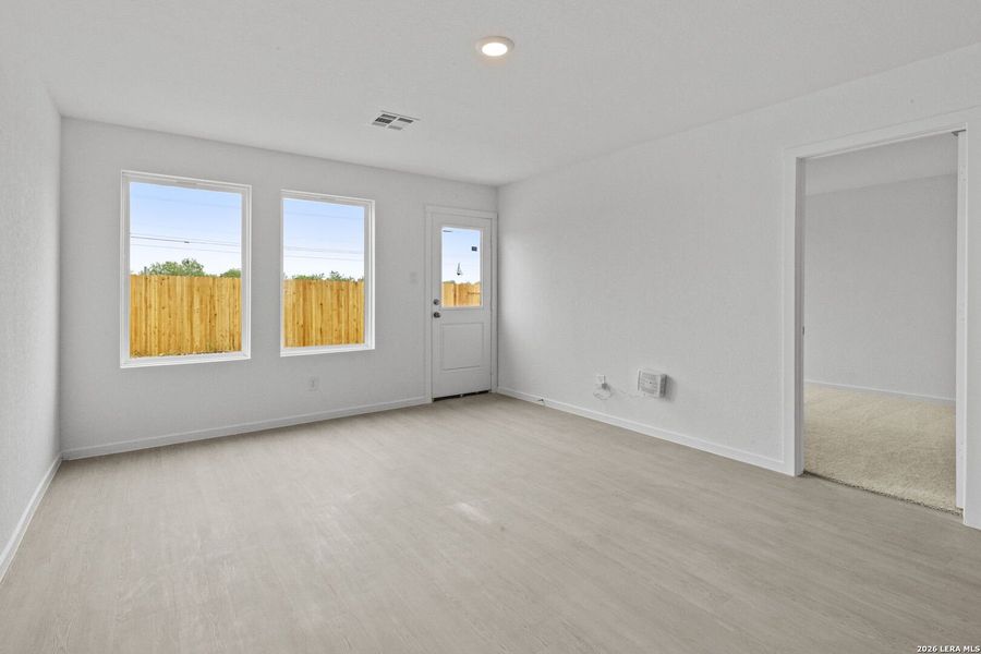 Spacious, unfurnished interior of a new home in Spring Grove, St. Hedwig (Image 20).