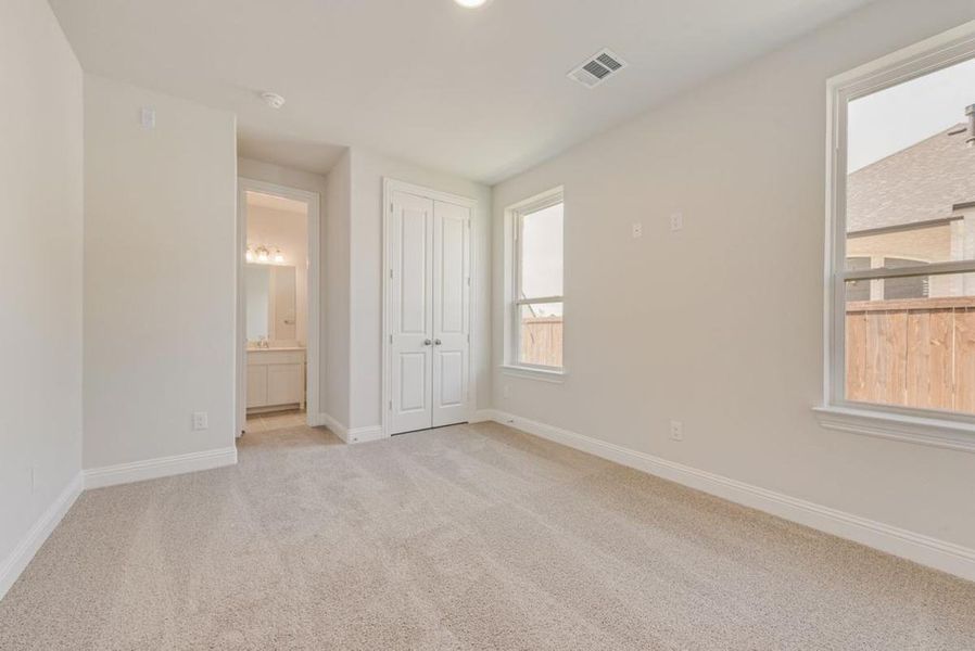Spacious, unfurnished interior of a new home in Breezy Hill, Rockwall (Image 30).