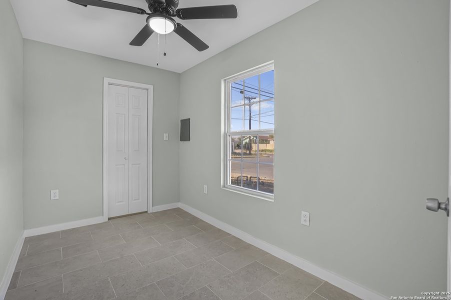 Spacious, unfurnished interior of a new home in , Laredo (Image 9).
