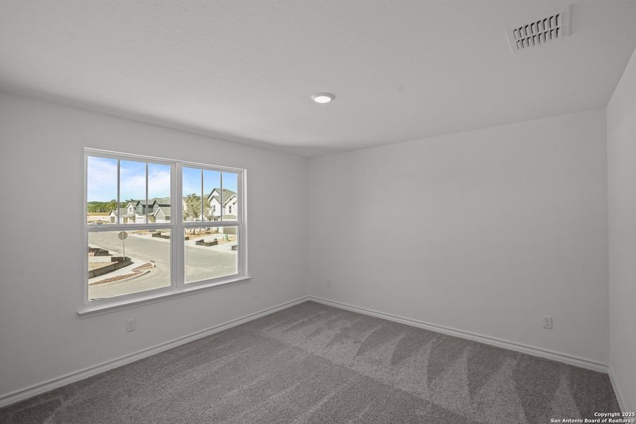 Spacious, unfurnished interior of a new home in Davis Ranch, San Antonio (Image 22).