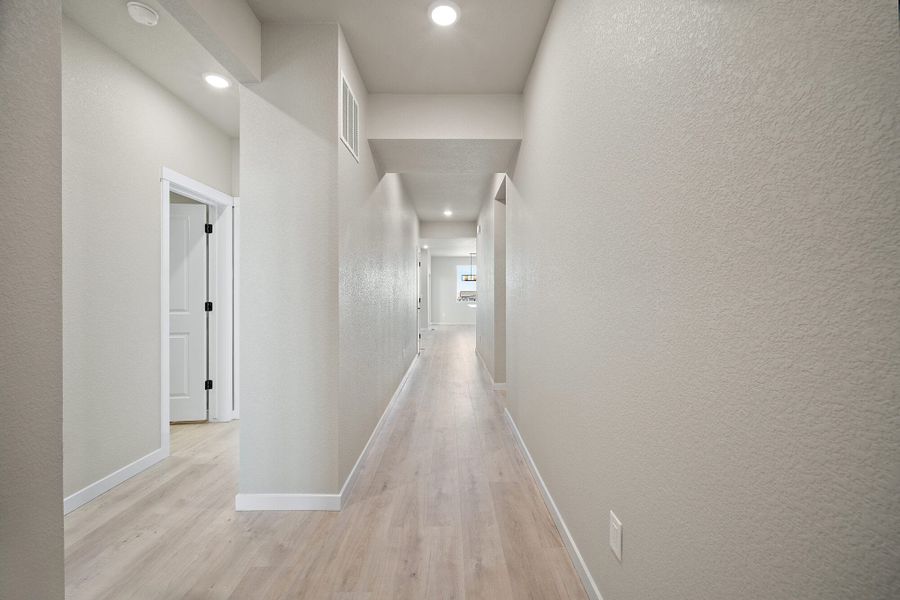 Spacious, unfurnished interior of a new home in Trails at Aspen Ridge-3, Colorado Springs (Image 18).