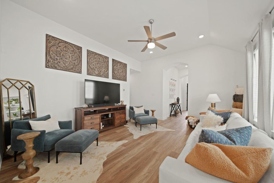 Furnished interior view inside a new home in , Rosharon (Image 15).