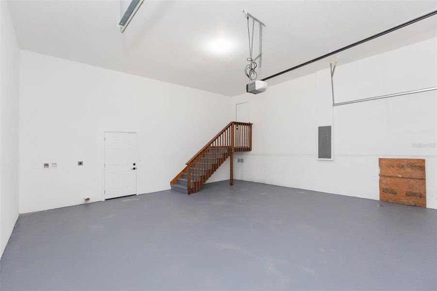 Spacious, unfurnished interior of a new home in , Dade City (Image 31).