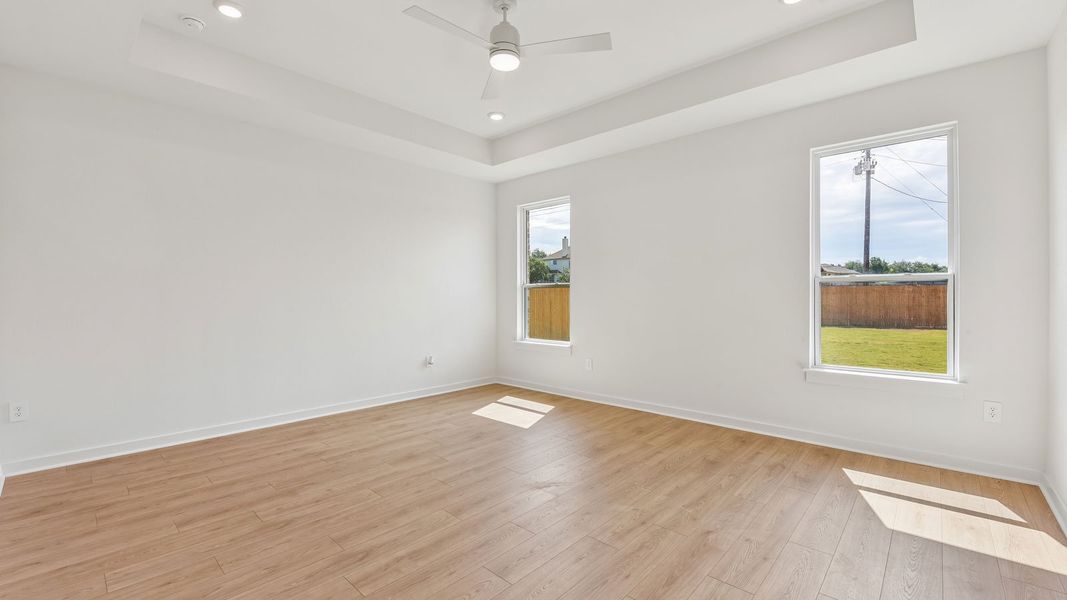 Spacious, unfurnished interior of a new home in Rosenbusch Ranch, Leander (Image 20).