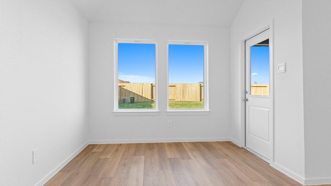 Spacious, unfurnished interior of a new home in Caldwell Crossing, Iowa Colony (Image 11).