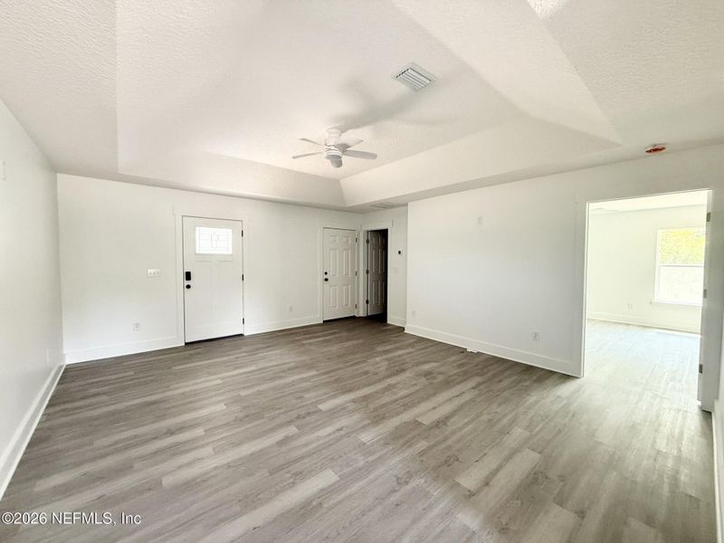 Spacious, unfurnished interior of a new home in , Hilliard (Image 7).
