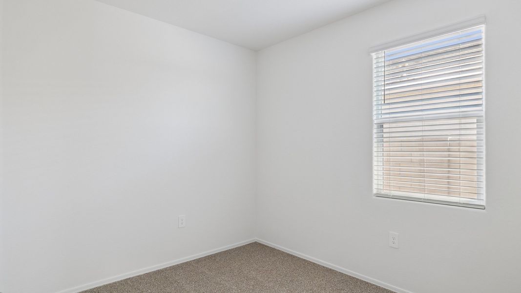 Spacious, unfurnished interior of a new home in Rio Rancho Estates, Wittmann (Image 17).