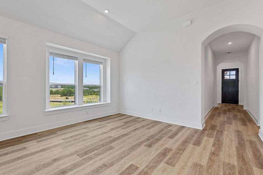 Casual Dining off of Kitchen to Entryway of Home Casual Dining off of Kitchen to Entryway of Home