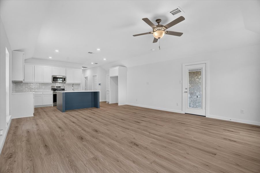 Representative unfurnished interior of a home built from the Belford by Cheldan Homes in Trail Creek, Cleburne (Image 32). Representative unfurnished interior of a home built from the Belford by Cheldan Homes in Trail Creek, Cleburne (Image 32).